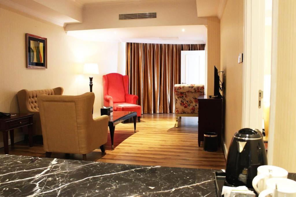 Adimulia Hotel Μεντάν Εξωτερικό φωτογραφία