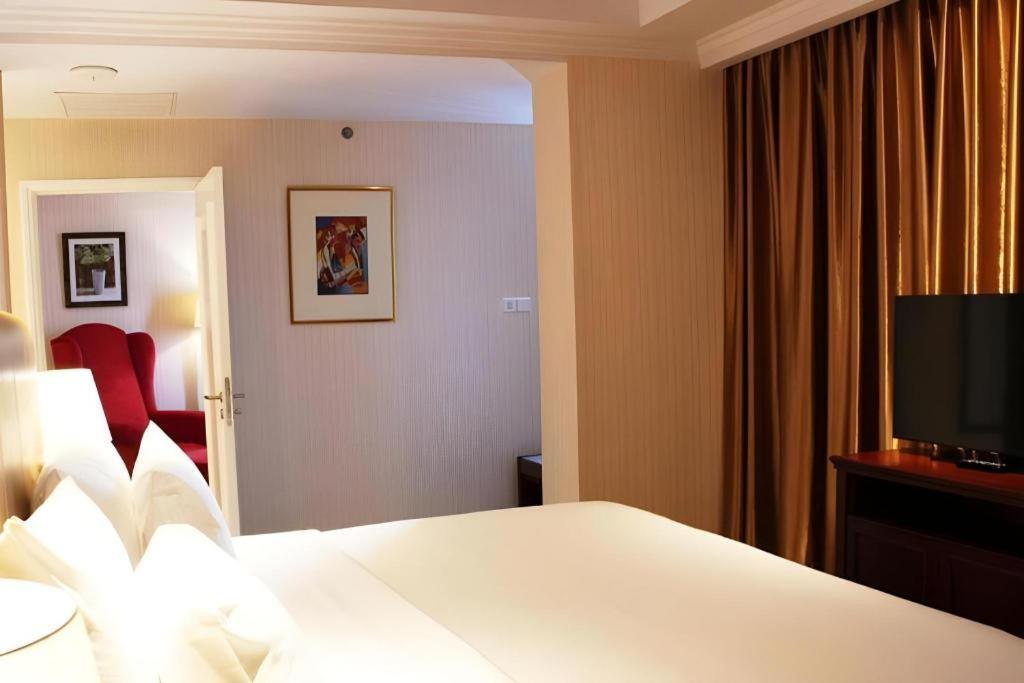 Adimulia Hotel Μεντάν Εξωτερικό φωτογραφία